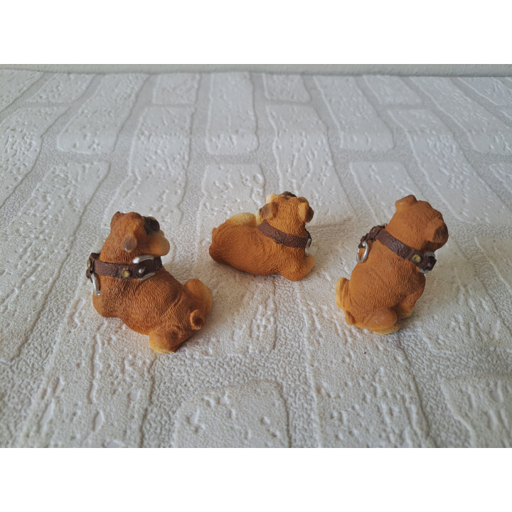 3 stuks Engelse bulldog honden van kunsthars 5.5x4x4.5cm - dierfiguren