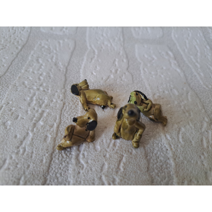 4 stuks mini hondjes van kunststof 1.5x3cm - dierfiguren