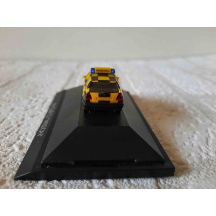 Volkswagen Golf CL rijschool Wildon Herpa 1:87 100618