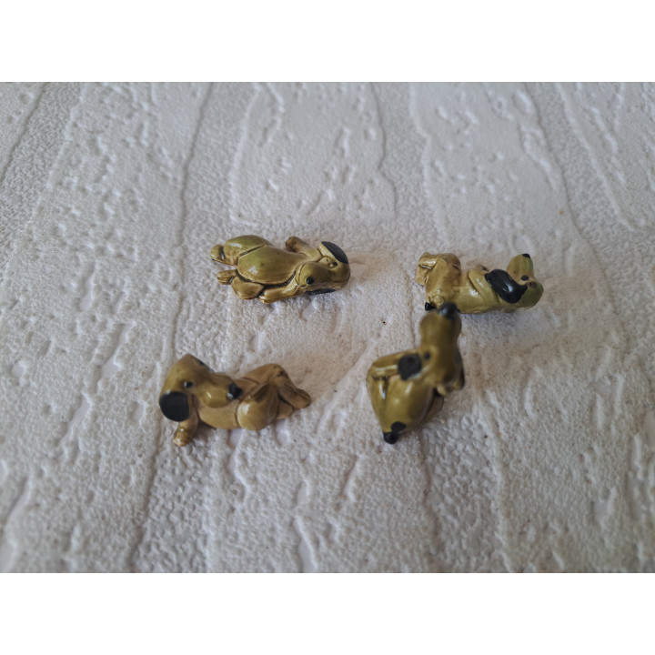 4 stuks mini hondjes van kunststof 1.5x3cm - dierfiguren