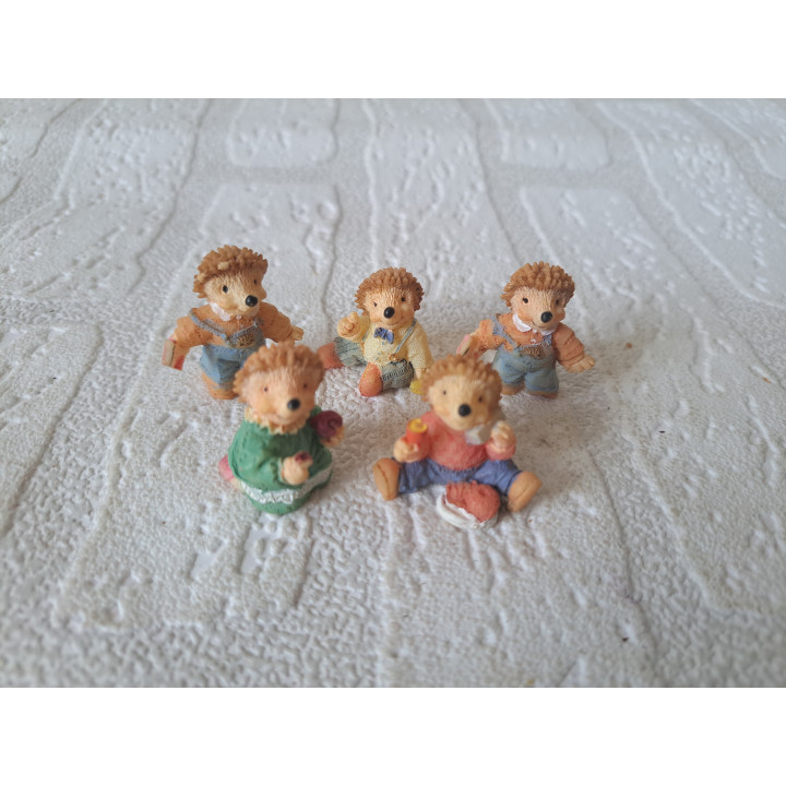 Set van 5 stuks mini egels van kunsthars 3x1.5x3.5cm - dierfiguren