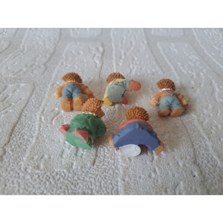 Set van 5 stuks mini egels van kunsthars 3x1.5x3.5cm - dierfiguren