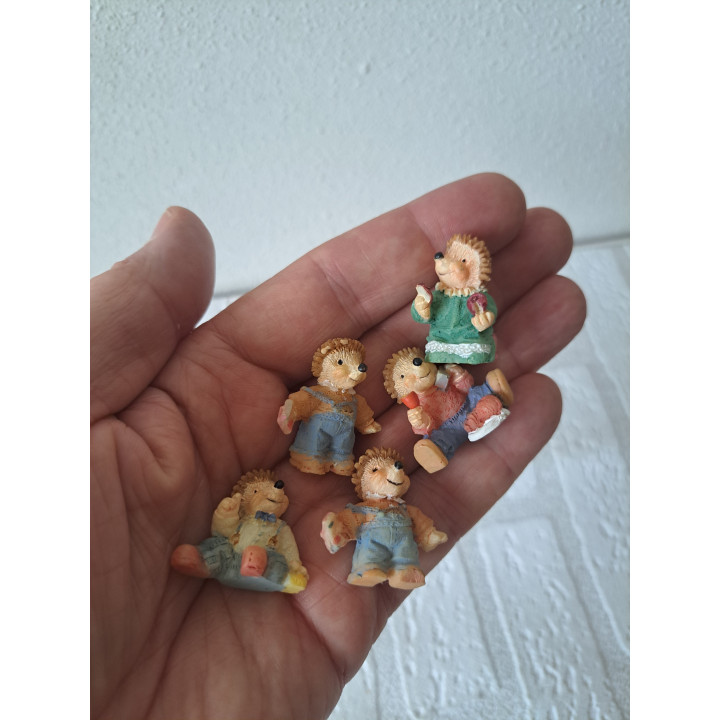 Set van 5 stuks mini egels van kunsthars 3x1.5x3.5cm