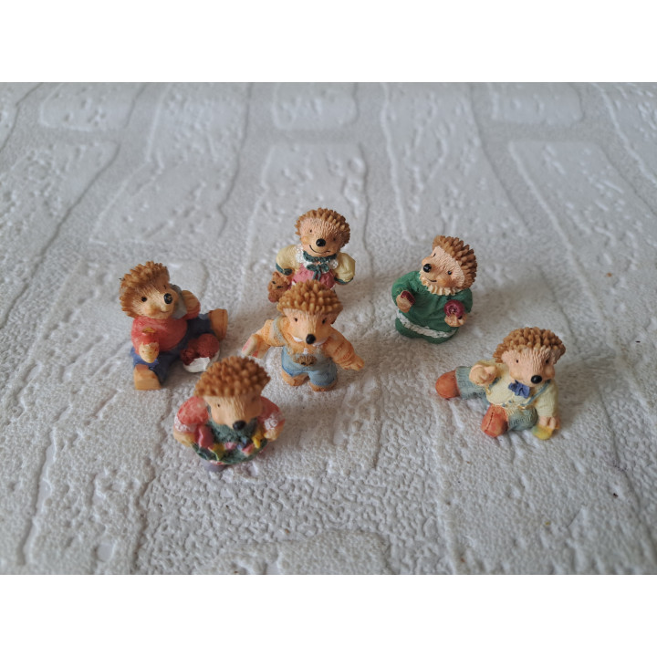 Set van 6 stuks mini egels van kunsthars 3x1.5x3.5cm - dierfiguren