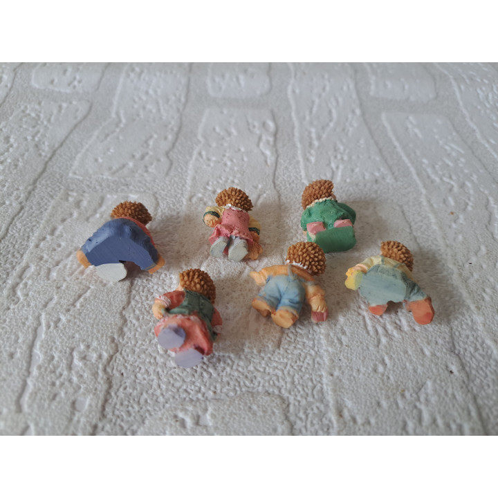 Set van 6 stuks mini egels van kunsthars 3x1.5x3.5cm - dierfiguren