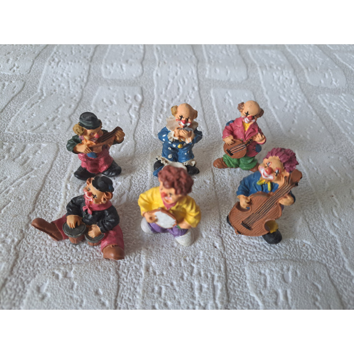 Set clowns van kunsthars met muziekinstrumenten 2.5x1.5x5cm - beeldjes