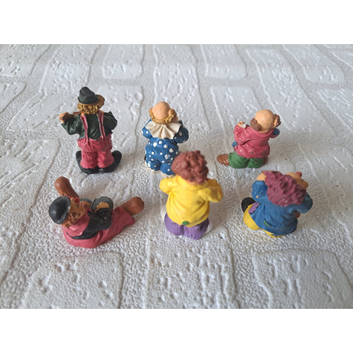 Set clowns van kunsthars met muziekinstrumenten 2.5x1.5x5cm - beeldjes