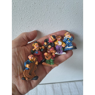 Set clowns van kunsthars met muziekinstrumenten 2.5x1.5x5cm