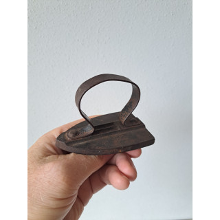 Strijkbout van gietijzer 9x5.5x6cm