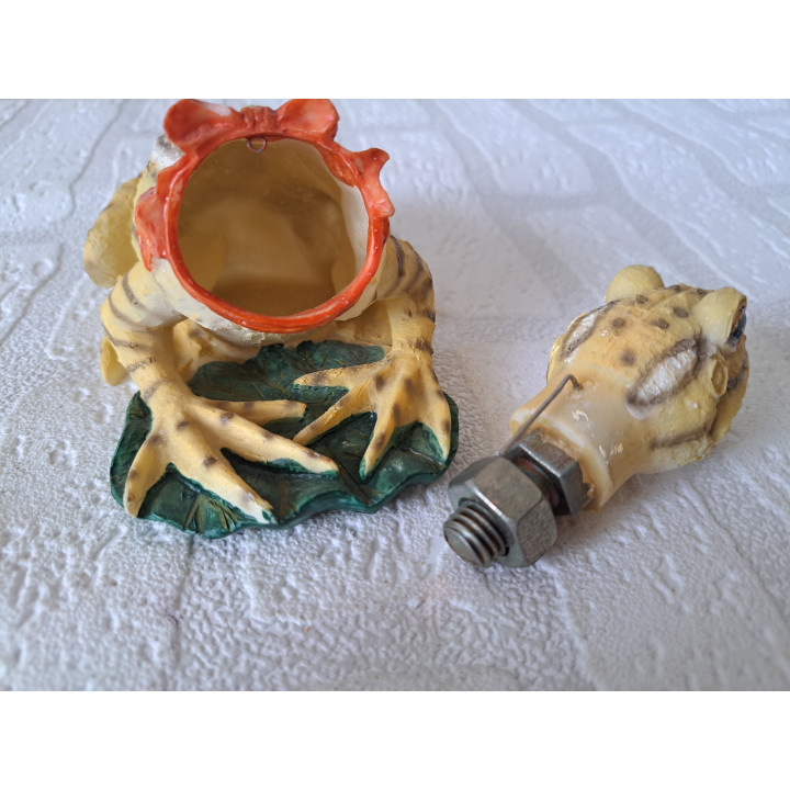 Kikker van kunsthars met beweegbare kop 15x9x7cm - dierfiguren
