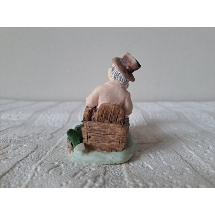 Opa en oma van kunsthars in een rooiboot 11x5x7.5cm - beeldjes