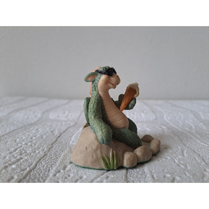 Draak van kunsthars met softijsje Dream Dragons 6.5x5.5x7cm - draken