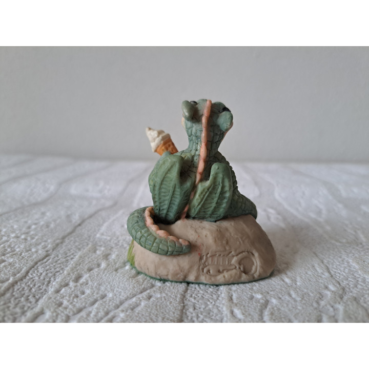 Draak van kunsthars met softijsje Dream Dragons 6.5x5.5x7cm - draken
