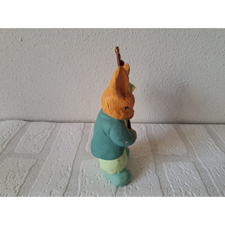 Konijn van keramiek met vishangel 8x5x13cm - dierfiguren