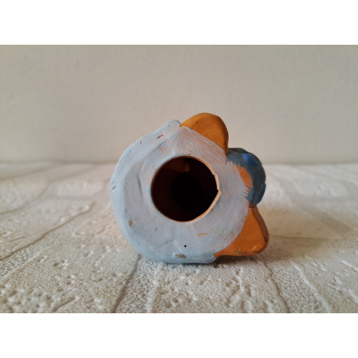 Zittend konijn van aardewerk met voetbal 6x6.5x9.5cm - dierfiguren