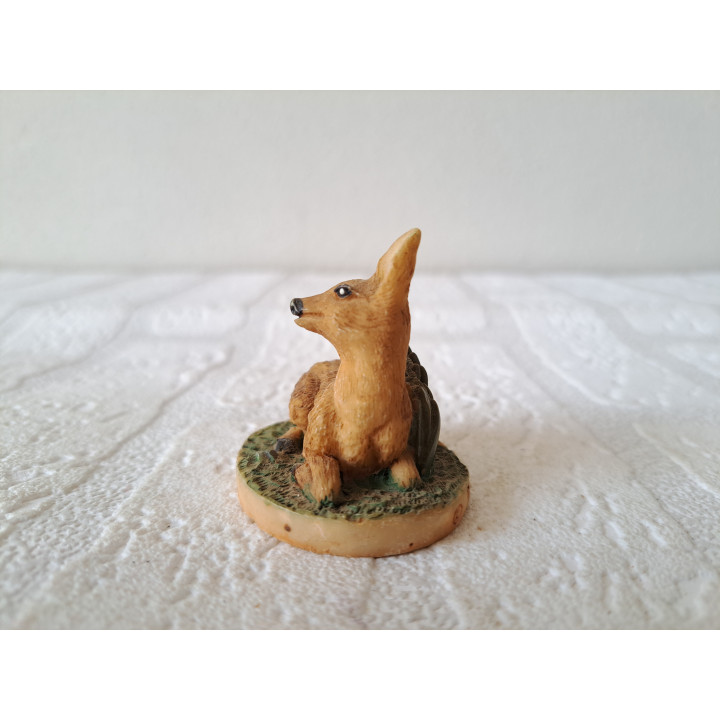 Liggende hert van kunsthars Tetley 1997 D4xH5cm - dierfiguren
