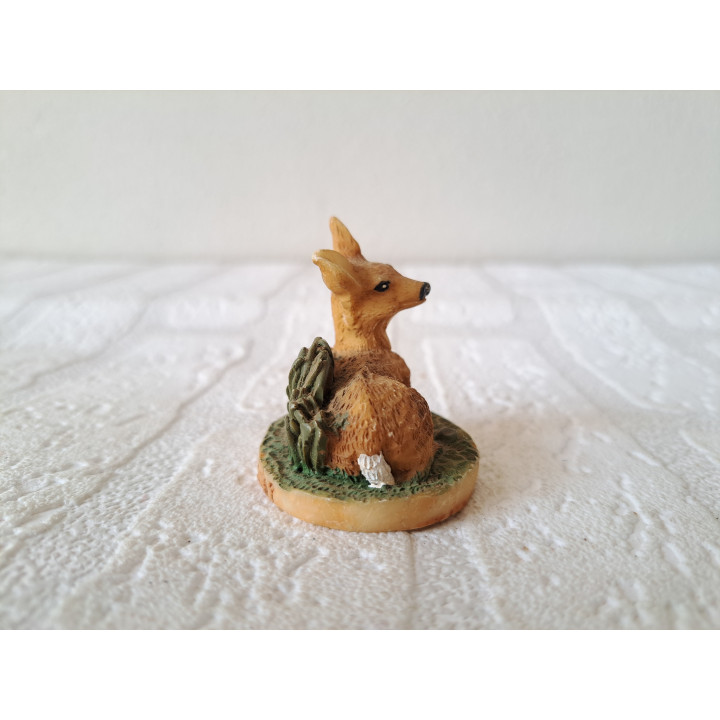 Liggende hert van kunsthars Tetley 1997 D4xH5cm - dierfiguren