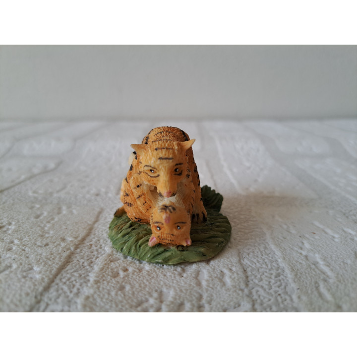 Spelende tijgers van kunsthars D4.5xH4cm - dierfiguren