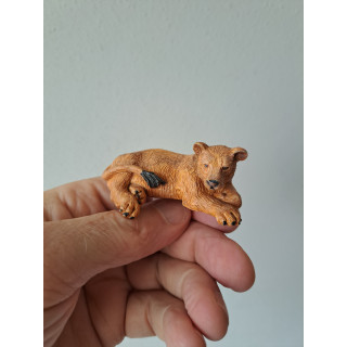 Liggende leeuwin van kunsthars 6.5x4.5x3cm