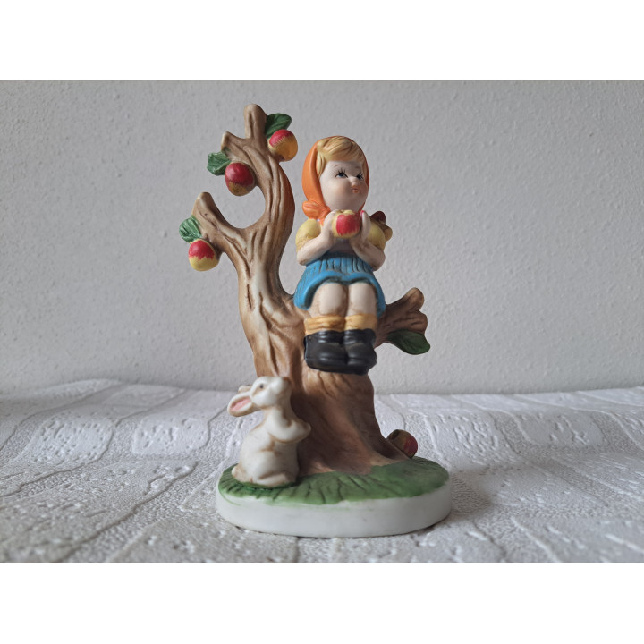 Meisje van porselein met appelboom en konijn 10x7x15cm - beeldjes