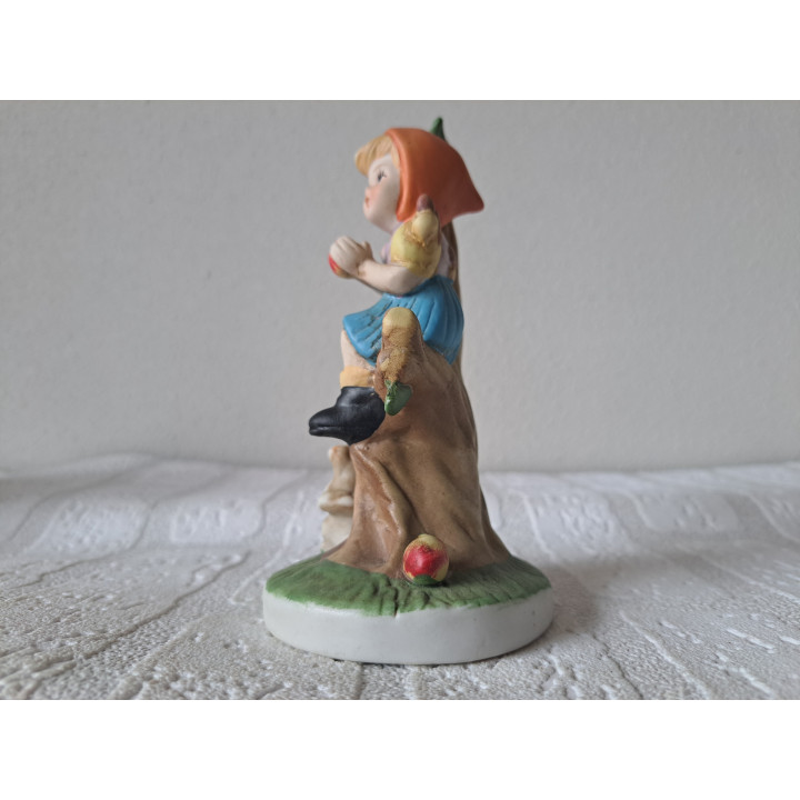 Meisje van porselein met appelboom en konijn 10x7x15cm - beeldjes