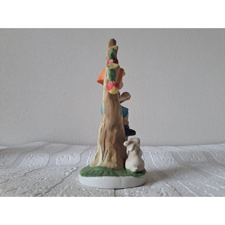 Meisje van porselein met appelboom en konijn 10x7x15cm - beeldjes