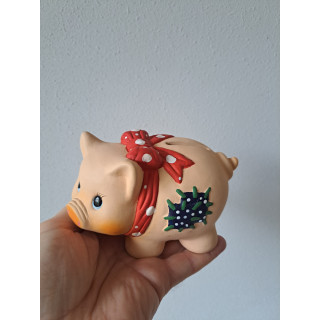 Varken van keramiek met strik spaarpot 14x8.5x7.5cm Varken van keramiek met strik spaarpot 14x8.5x7.5cm