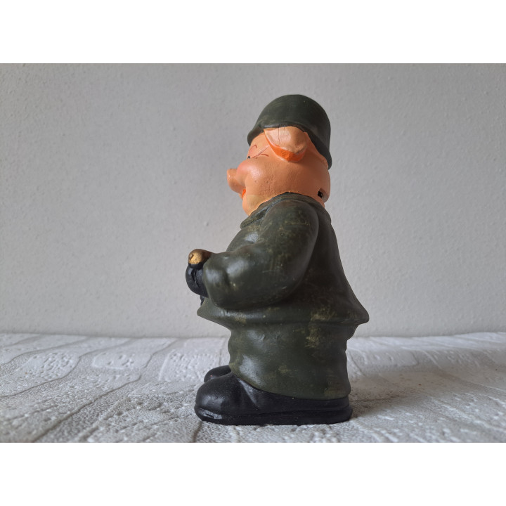 Varken van aardewerk als brandweerman spaarpot 11x8.5x18cm - spaarpotten