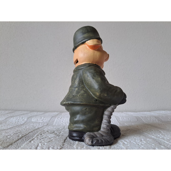 Varken van aardewerk als brandweerman spaarpot 11x8.5x18cm - spaarpotten