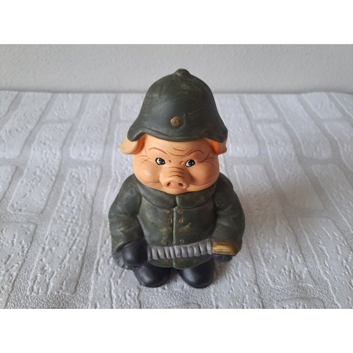 Varken van aardewerk als brandweerman spaarpot 11x8.5x18cm - spaarpotten