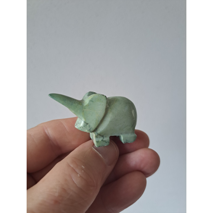 Groene neushoorn van natuursteen 5.5x1.5x3cm groen