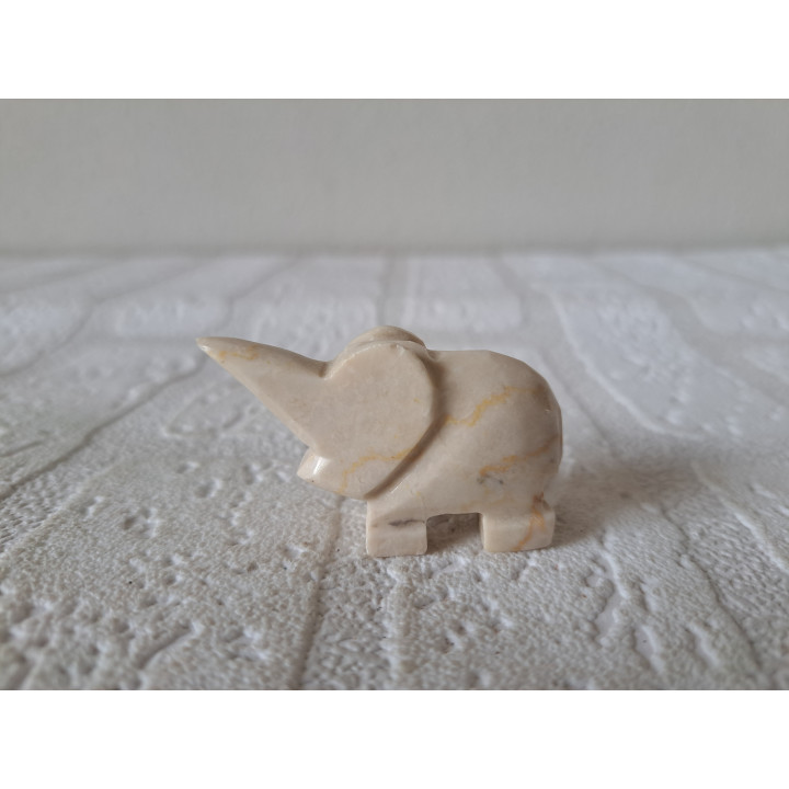 Crème neushoorn van natuursteen 5.5x1.5x3cm - dierfiguren