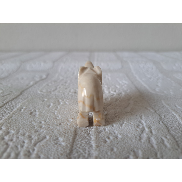 Crème neushoorn van natuursteen 5.5x1.5x3cm - dierfiguren