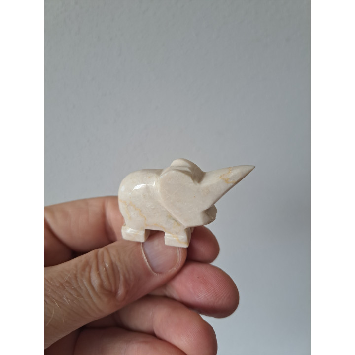Crème neushoorn van natuursteen 5.5x1.5x3cm