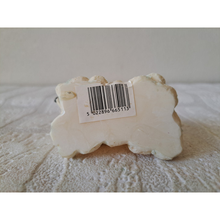Wandelende ijsbeer van kunsthars door de sneeuw 8x5x6cm - dierfiguren