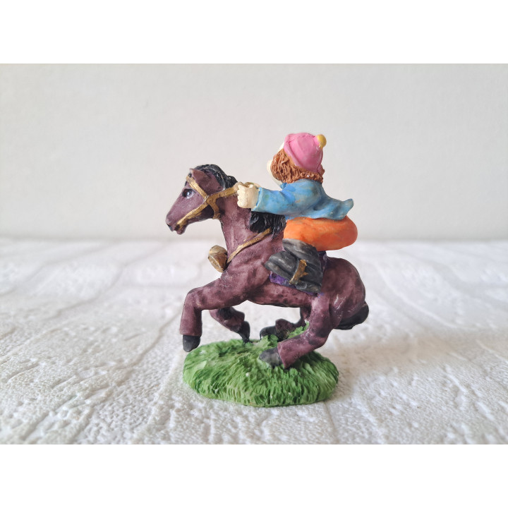 Clown van kunsthars op en paard 5.5x4x7cm