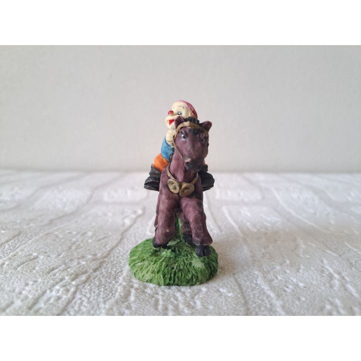 Clown van kunsthars als jockey op een paard 5.5x4x7cm - beeldjes