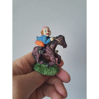 Clown van kunsthars als jockey op een paard 5.5x4x7cm