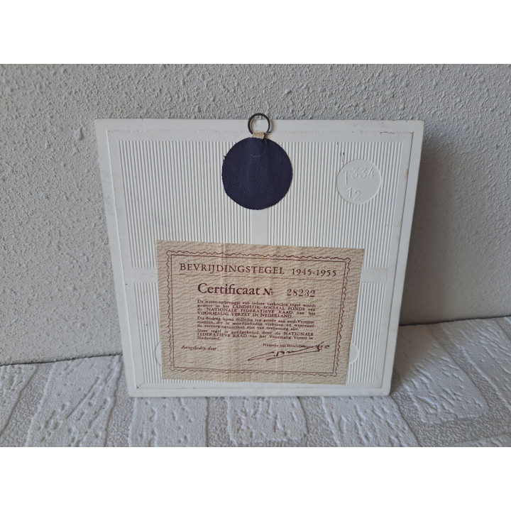 10 jaar bevrijd 1945-1955 bevrijdingstegel met cert. 15x15cm - tegels