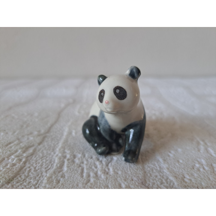 Zittende panda van porselein 5x3.5x4cm - dierfiguren