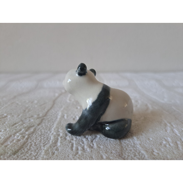 Zittende panda van porselein 5x3.5x4cm - dierfiguren