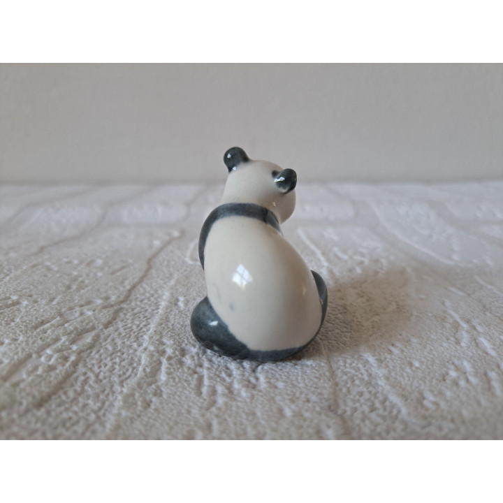Zittende panda van porselein 5x3.5x4cm - dierfiguren