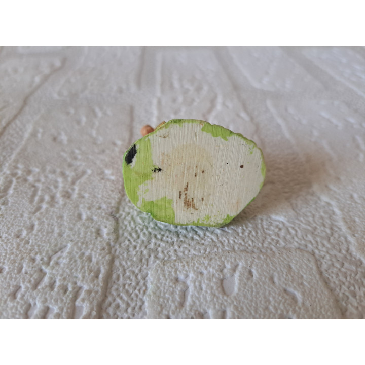 Paard van kunsthars met boomtakken 3.5x3x4cm - dierfiguren