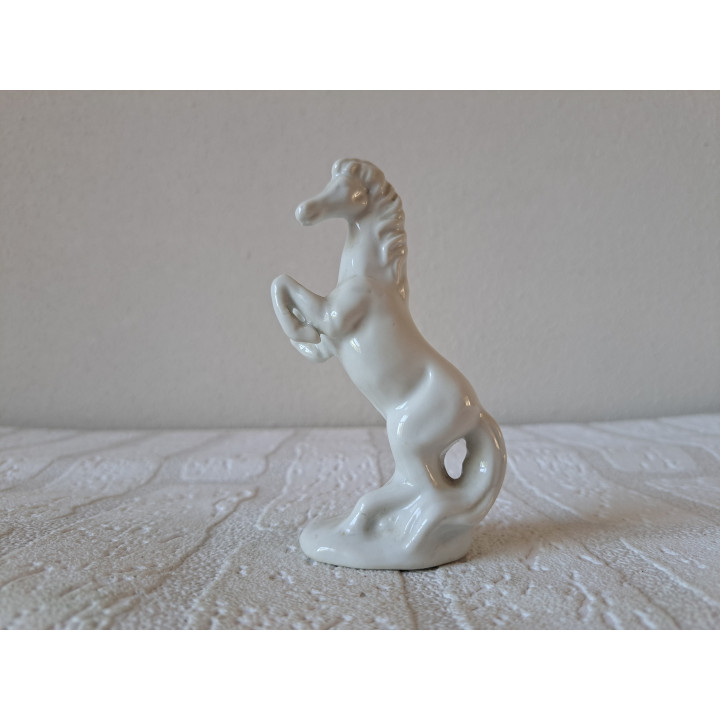 Stijgende paard van porselein 7x3x11cm - dierfiguren