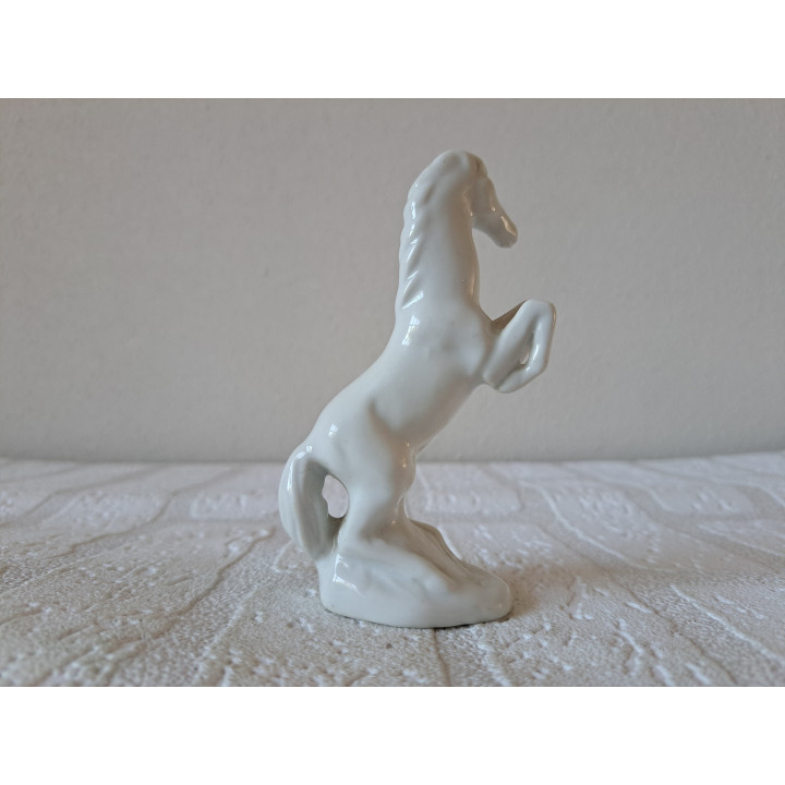 Stijgende paard van porselein 7x3x11cm - dierfiguren