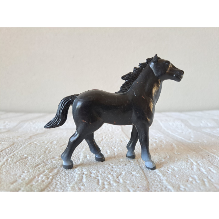 Paard van hard rubber 9.5x2x7.5cm - dierfiguren
