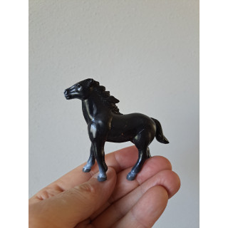 Paard van hard rubber 9.5x2x7.5cm