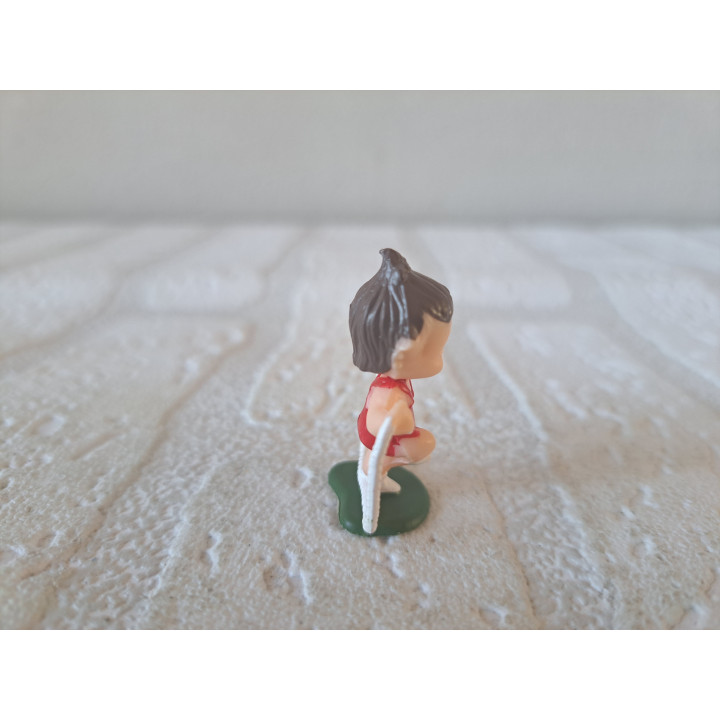 Meisje van kunststof aan het touwtjespringen 3x1.5x3cm - poppetjes