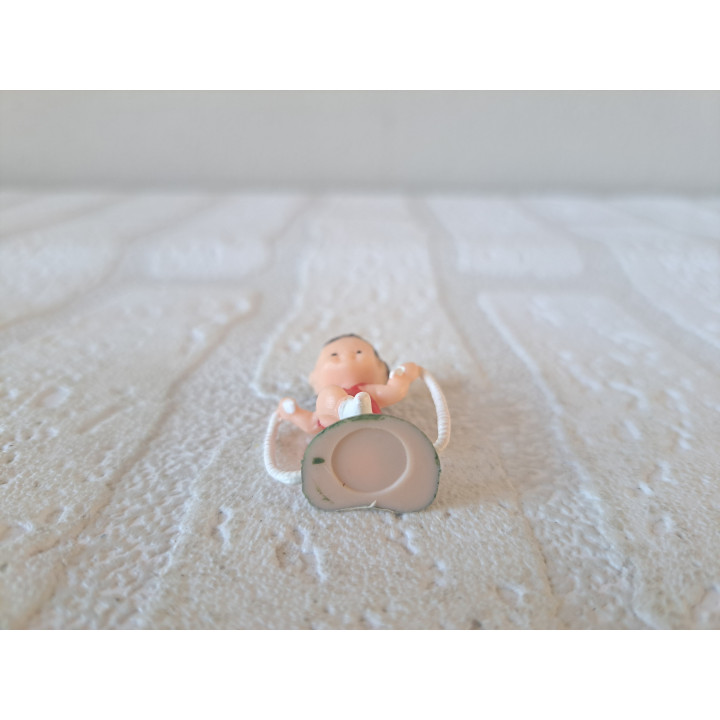 Meisje van kunststof aan het touwtjespringen 3x1.5x3cm - poppetjes