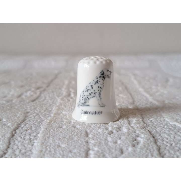 Dalmatiër zittend hond vingerhoedje (1) Dalmatiër zittend hond vingerhoedje (1)
